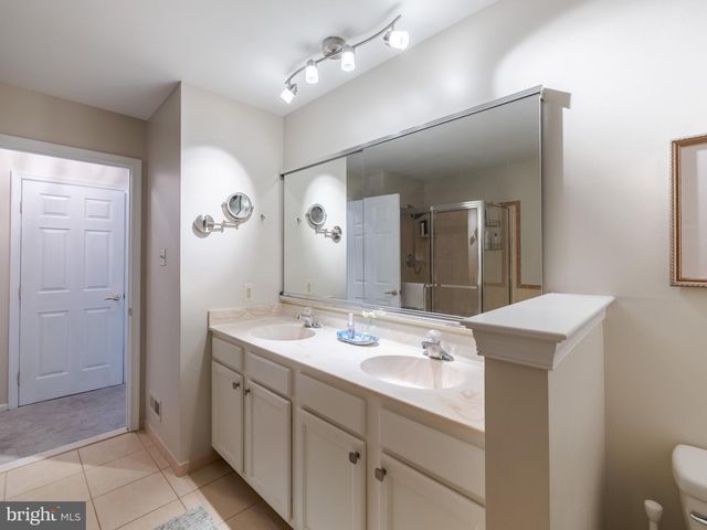 606 GREYCLIFFE LN, Ambler, PA 19002