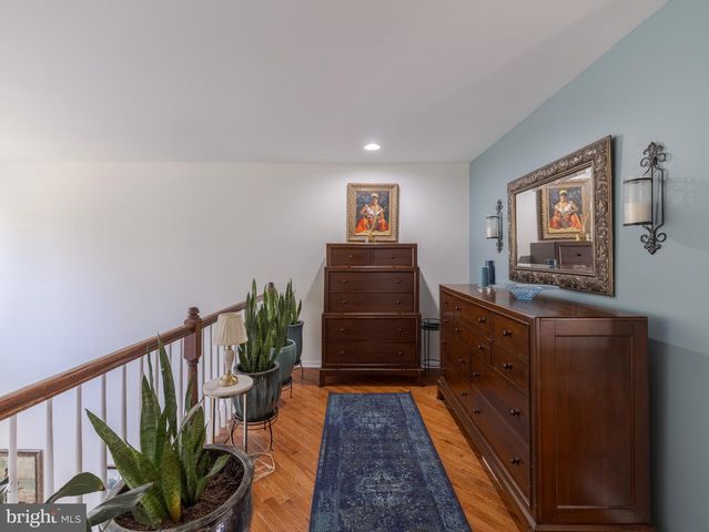 606 GREYCLIFFE LN, Ambler, PA 19002