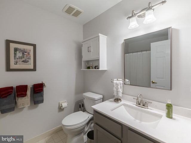 606 GREYCLIFFE LN, Ambler, PA 19002