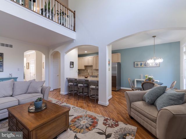 606 GREYCLIFFE LN, Ambler, PA 19002