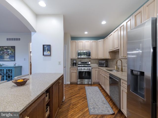 606 GREYCLIFFE LN, Ambler, PA 19002