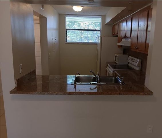 109 Lake Emerald Dr 204, Oakland Park, FL 33309