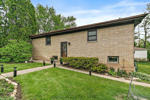 23509 N Garden Lane, Lake Zurich, IL 60047