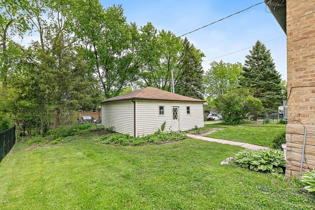 23509 N Garden Lane, Lake Zurich, IL 60047