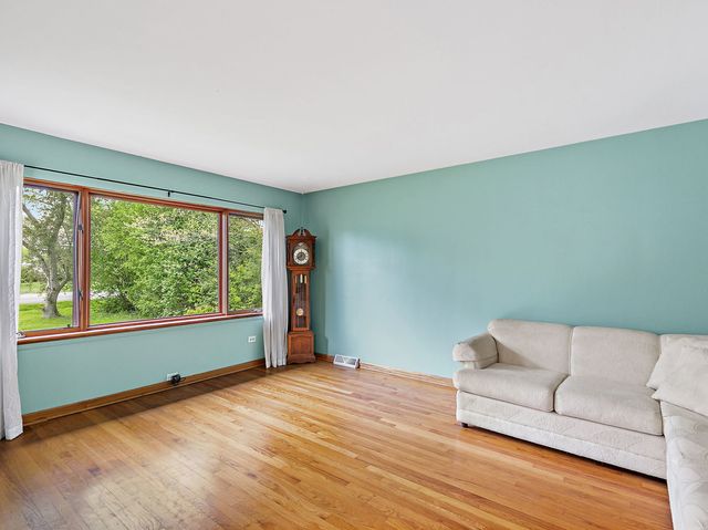 23509 N Garden Lane, Lake Zurich, IL 60047