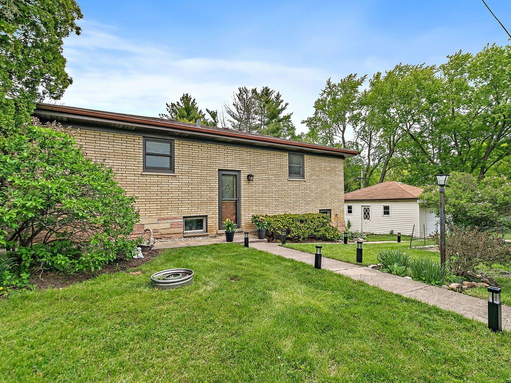 23509 N Garden Lane, Lake Zurich, IL 60047