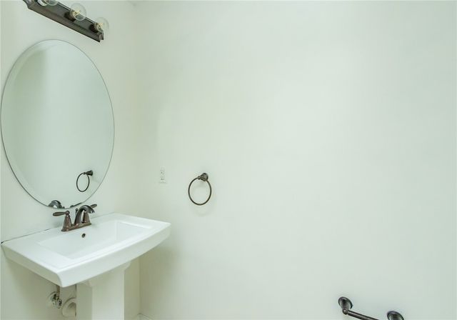 587 Chesnic Dr, North Strabane, PA 15317