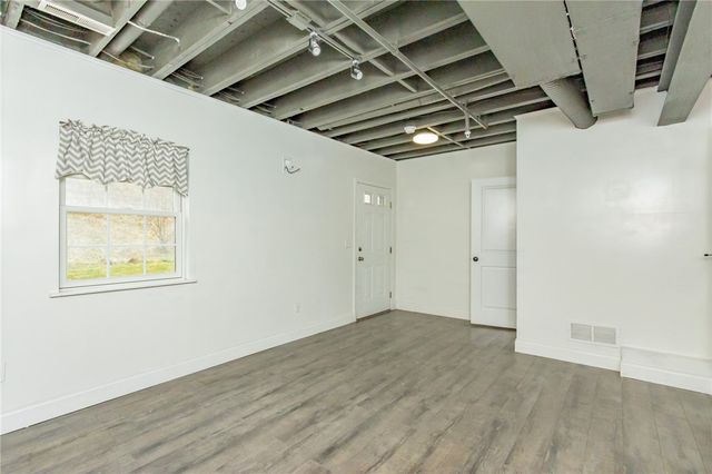 587 Chesnic Dr, North Strabane, PA 15317