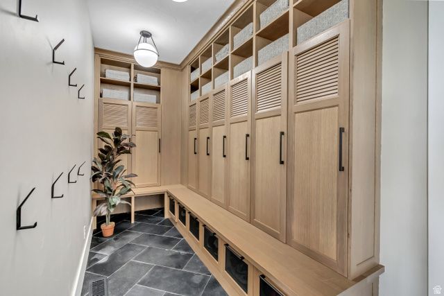 5843 W CENTURY HEIGHTS DR, Highland, UT 84003