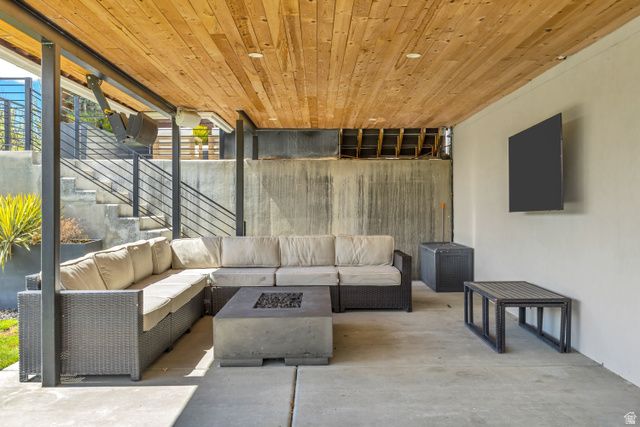 5843 W CENTURY HEIGHTS DR, Highland, UT 84003