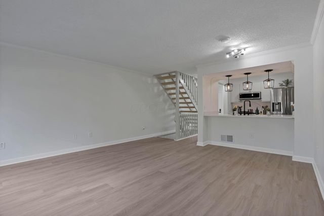 5612 Valencia Park Boulevard, 13E, Hilliard, OH 43026