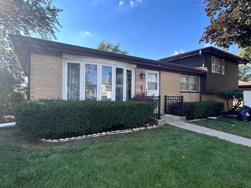 36 S Highview Avenue, Addison, IL 60101
