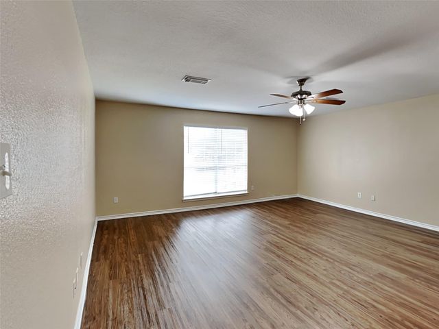 226 S Golden Oak Drive, Texas City, TX 77591