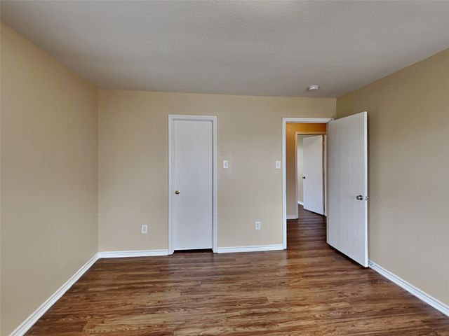 226 S Golden Oak Drive, Texas City, TX 77591