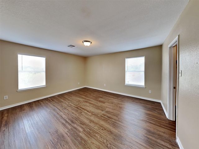 226 S Golden Oak Drive, Texas City, TX 77591