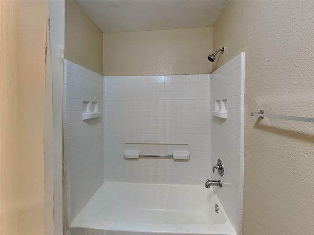 226 S Golden Oak Drive, Texas City, TX 77591