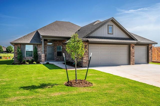 2001 W Crossbow Way, Mustang, OK 73064