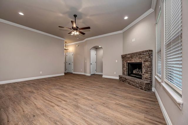 2001 W Crossbow Way, Mustang, OK 73064