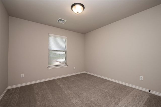 2001 W Crossbow Way, Mustang, OK 73064