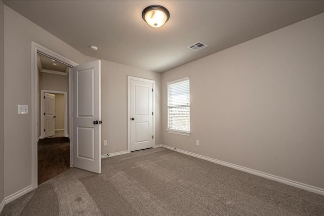 2001 W Crossbow Way, Mustang, OK 73064