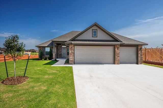 2001 W Crossbow Way, Mustang, OK 73064