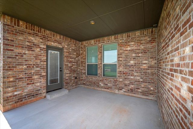 2001 W Crossbow Way, Mustang, OK 73064