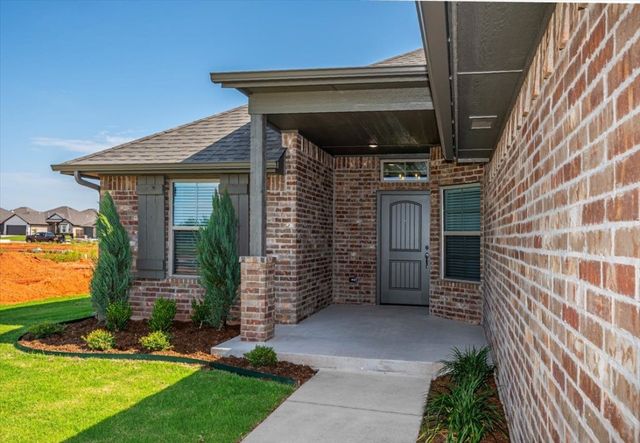 2001 W Crossbow Way, Mustang, OK 73064