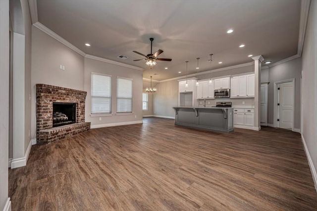 2001 W Crossbow Way, Mustang, OK 73064