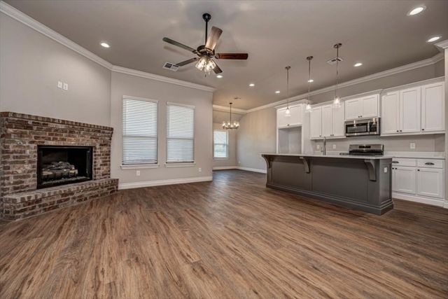 2001 W Crossbow Way, Mustang, OK 73064