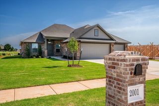 2001 W Crossbow Way, Mustang, OK 73064