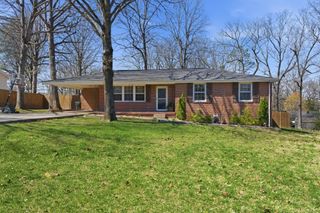 2061/2 S Hummingbird Ln, Dickson, TN 37055