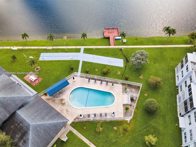 2200 Park Ln 302, Hollywood, FL 33021