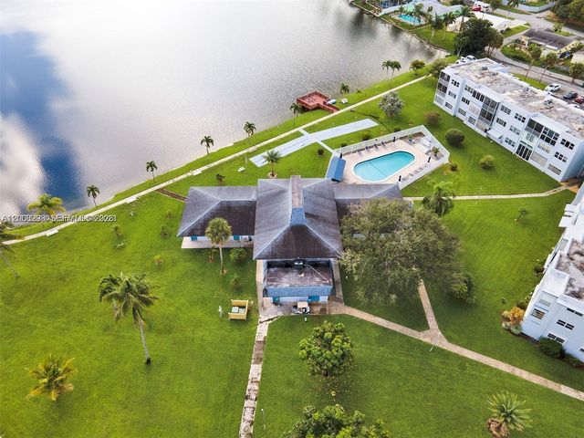 2200 Park Ln 302, Hollywood, FL 33021