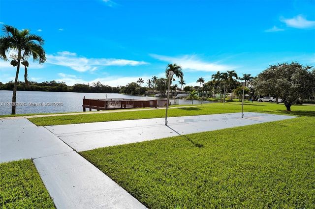 2200 Park Ln 302, Hollywood, FL 33021