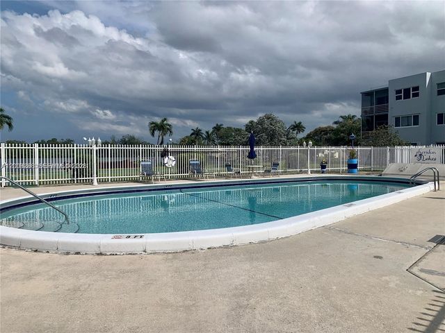 2200 Park Ln 302, Hollywood, FL 33021