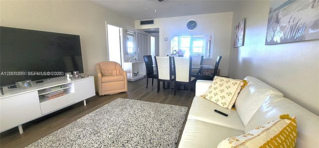 2200 Park Ln 302, Hollywood, FL 33021