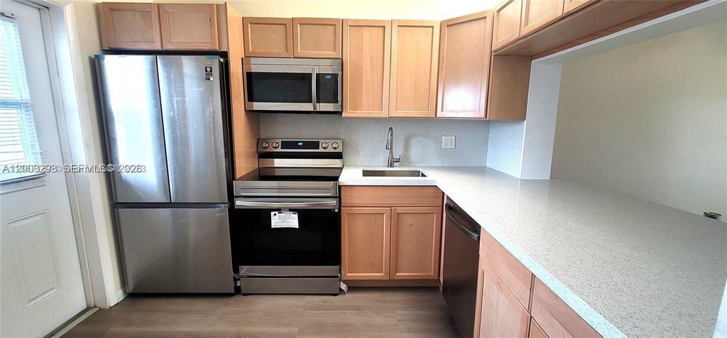 2200 Park Ln 302, Hollywood, FL 33021