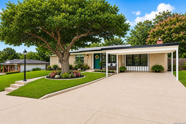 210 W Glenview, San Antonio, TX 78228
