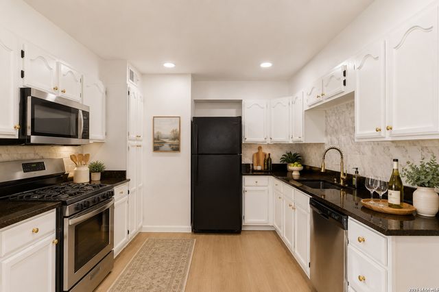 210 W Glenview, San Antonio, TX 78228