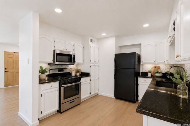210 W Glenview, San Antonio, TX 78228