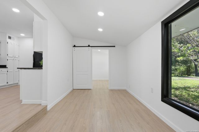 210 W Glenview, San Antonio, TX 78228