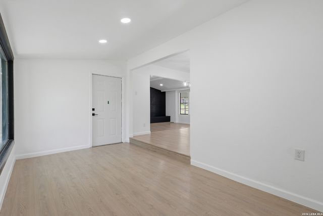 210 W Glenview, San Antonio, TX 78228