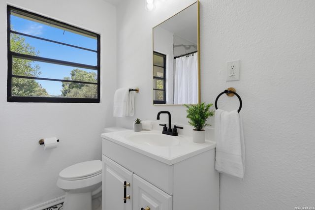 210 W Glenview, San Antonio, TX 78228