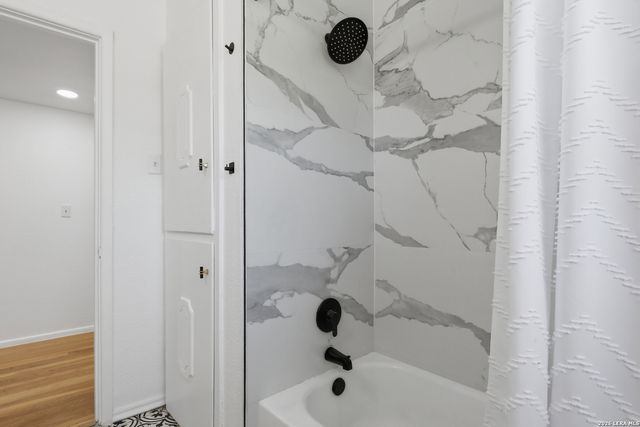 210 W Glenview, San Antonio, TX 78228