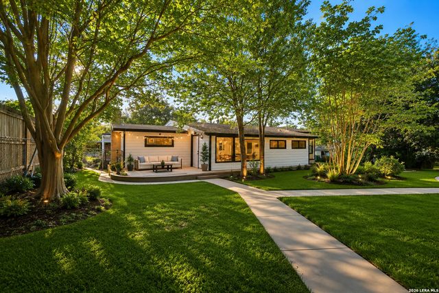 210 W Glenview, San Antonio, TX 78228