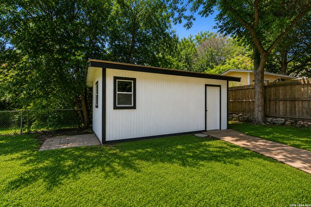 210 W Glenview, San Antonio, TX 78228