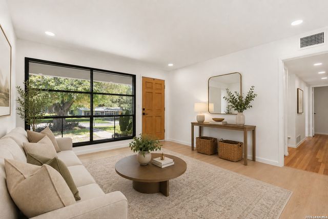 210 W Glenview, San Antonio, TX 78228