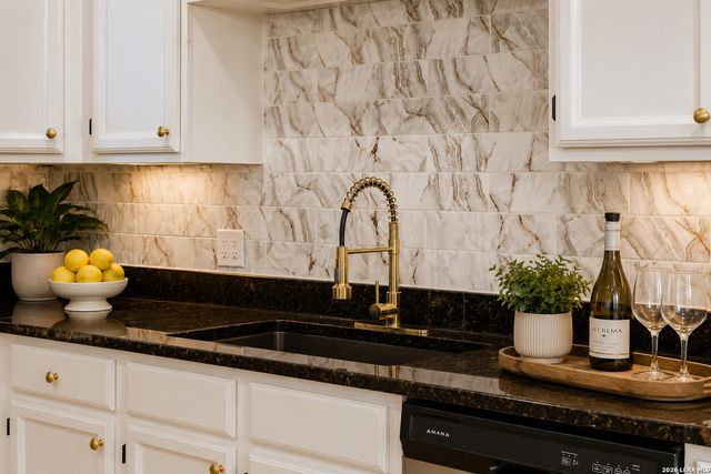 210 W Glenview, San Antonio, TX 78228