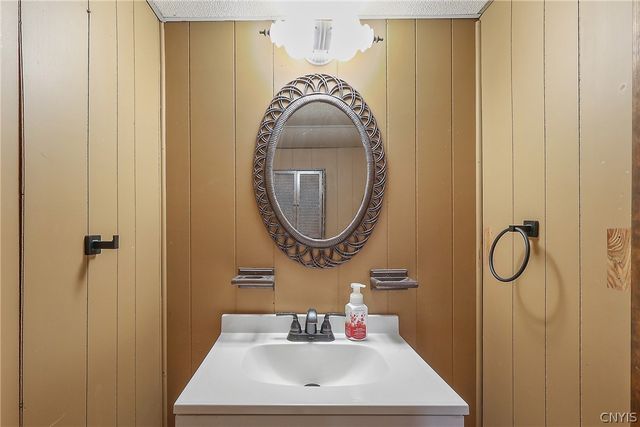 120 Brookview Lane, Salina, NY 13088