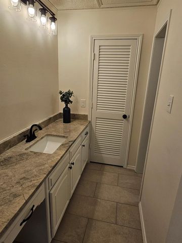 1817 Rhinevalley Drive, Arlington, TX 76012